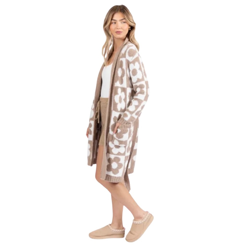 NWOT Pink Lily Women’s It Was All A Dream Neutral Checkered Floral Robe Size S/M